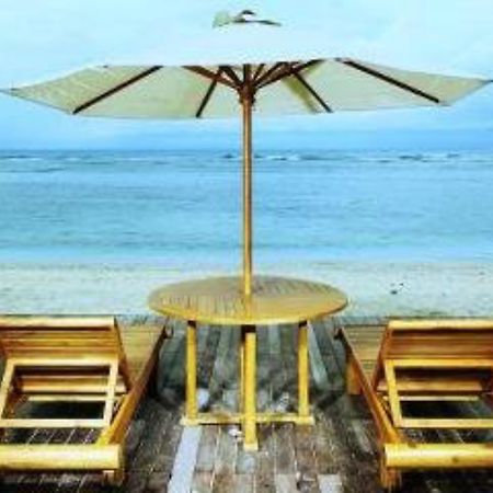 Aston Sunset Beach Resort - Gili Trawangan Esterno foto