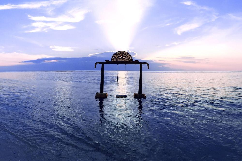 Aston Sunset Beach Resort - Gili Trawangan Esterno foto