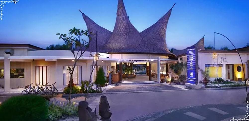 Aston Sunset Beach Resort - Gili Trawangan Esterno foto