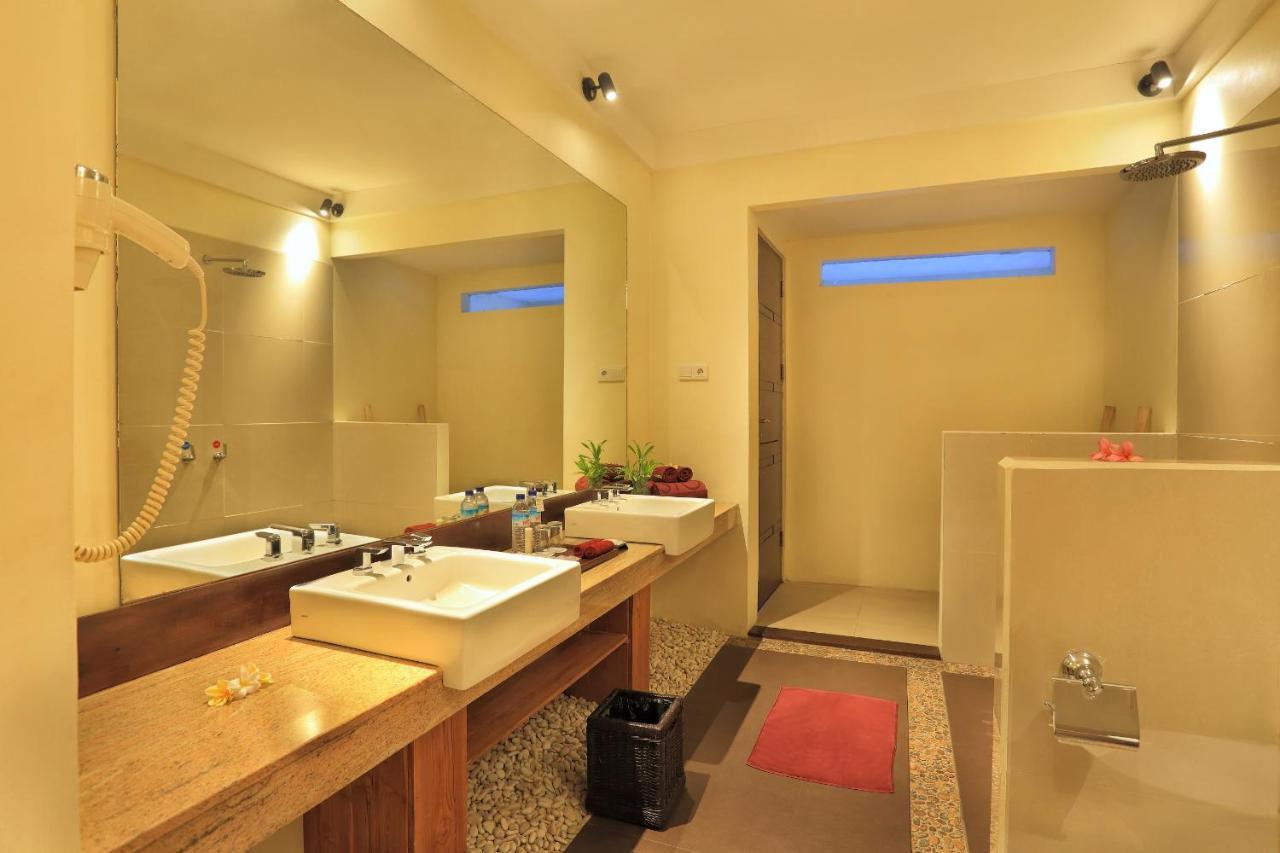 Aston Sunset Beach Resort - Gili Trawangan Esterno foto