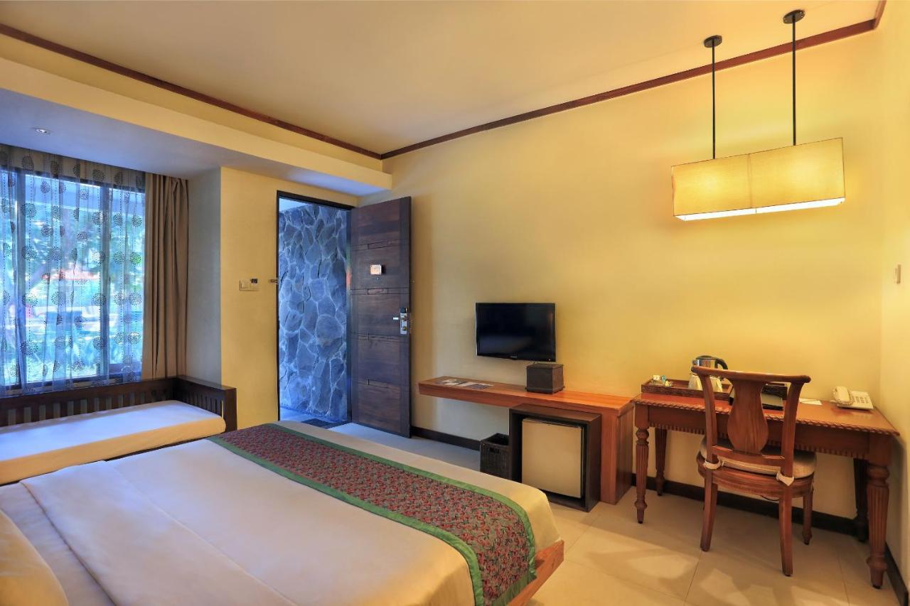 Aston Sunset Beach Resort - Gili Trawangan Esterno foto