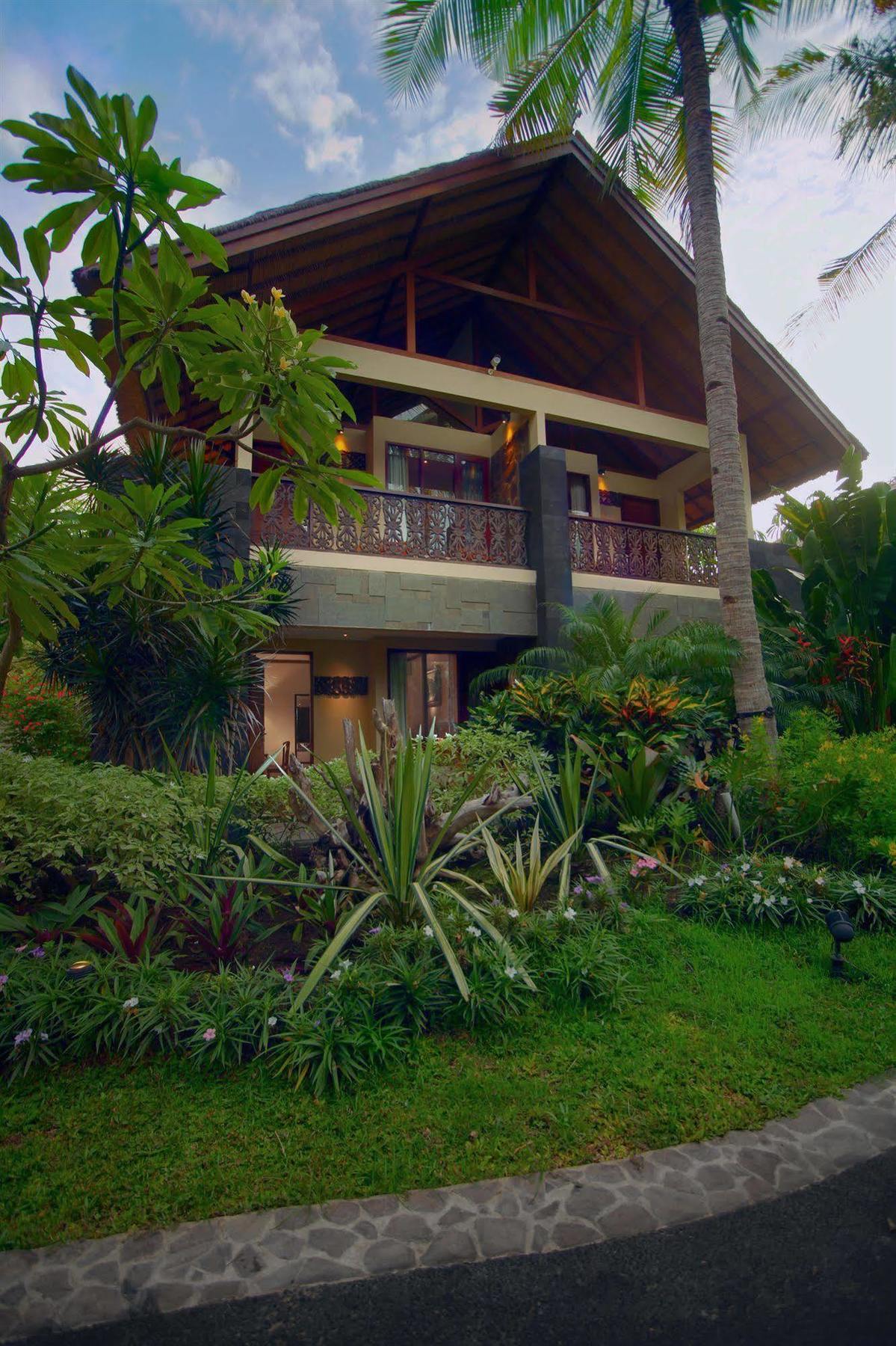 Aston Sunset Beach Resort - Gili Trawangan Esterno foto