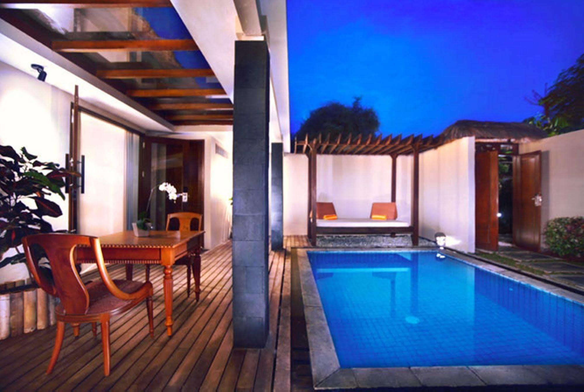 Aston Sunset Beach Resort - Gili Trawangan Esterno foto